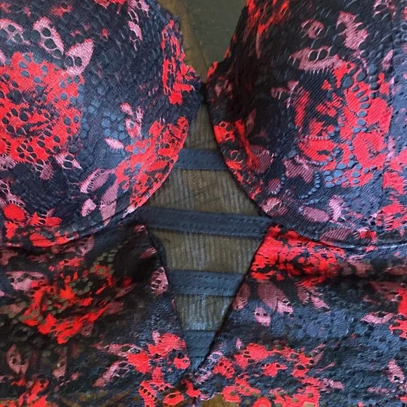 Red Black Floral Lace Bra Set - Picture 9 of 12